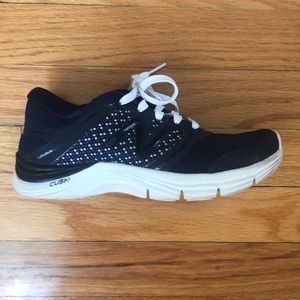 Women’s New Balance 711s